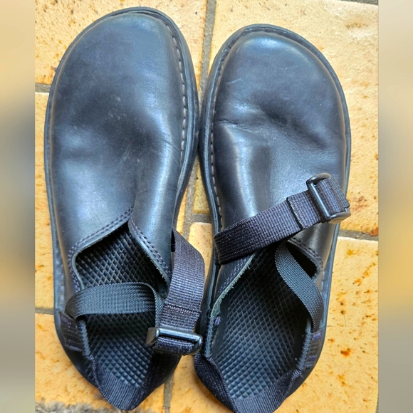 Chaco Shoes - Chaco gorgeous black leather "Vibrum" sandle slide work clog sz7.5